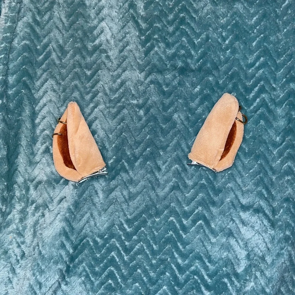 Spirit Halloween Monster High Adult Clawdeen Costume - Picture 8 of 8